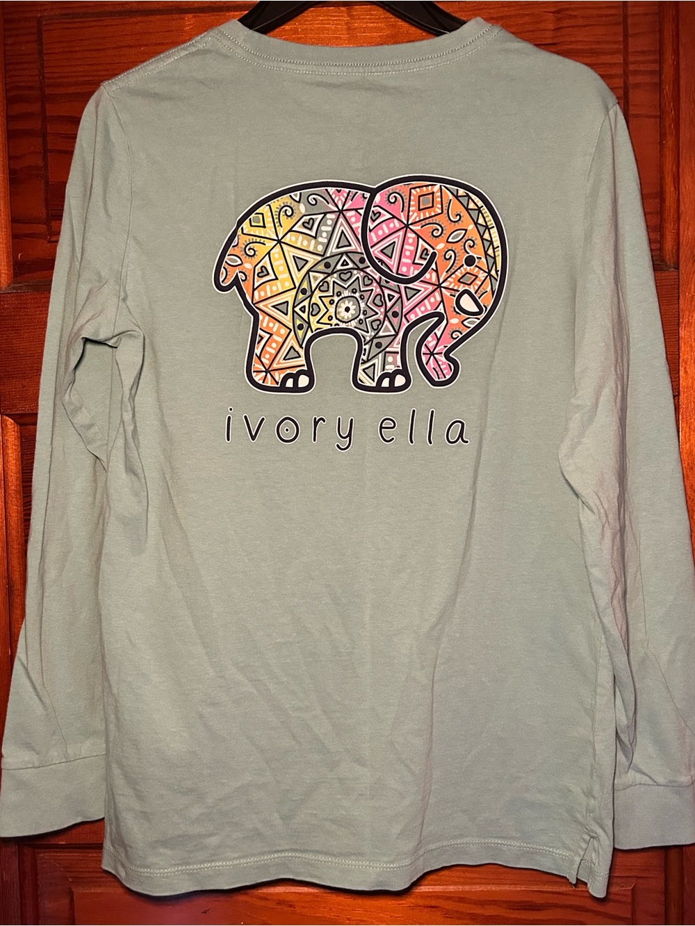 Women’s Ivory Ella Long-Sleeve Pocket Tee with Elephant Logo - Mint Green Sz Sm